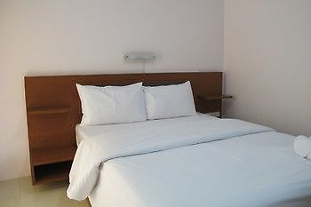 Somjai House Hotel Sziracsa Kültér fotó
